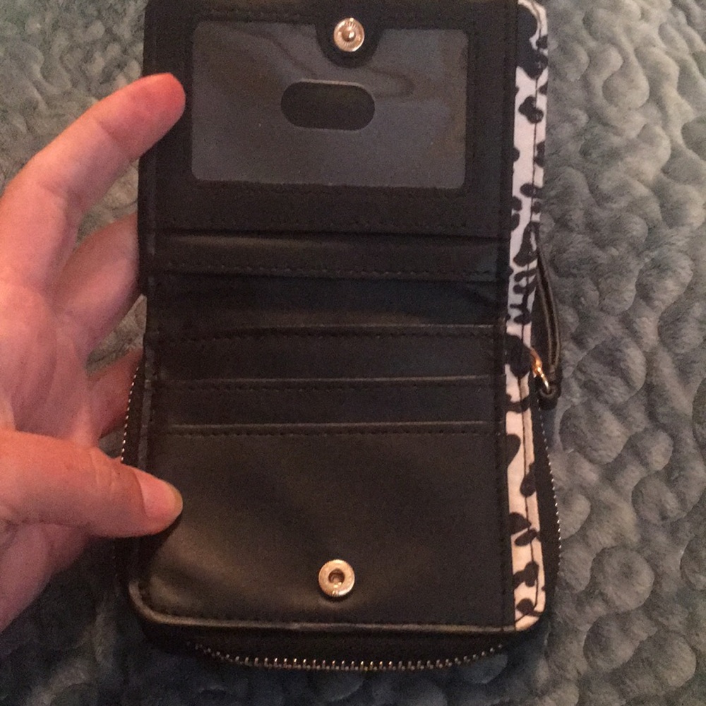 Jessica Simpson wallet - Picture 4 of 5